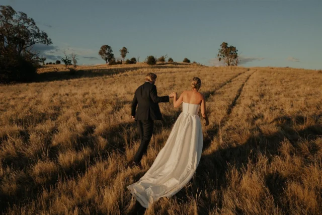 Lizzy & Tristan on the gorgeous golden hills that surround Poachers 📸: @corinnaanddylan